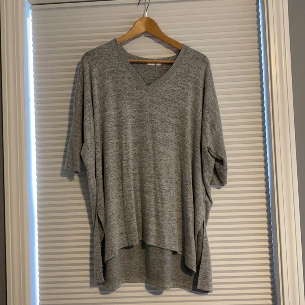 GAP Heather Gray V-Neck Sweater